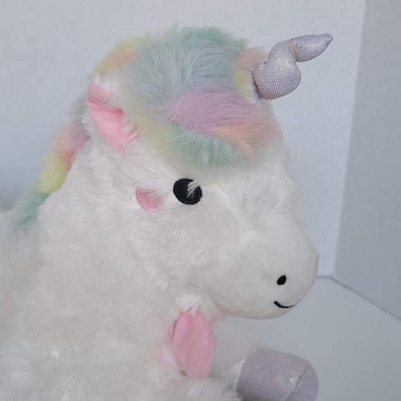 FAO Schwarz Unicorn Rainbow Colors LED Glow Lights and Sound Stuffed Plush Toy - Picture 4 of 17
